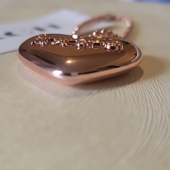 Coach Rose Heavy Gold Heart Charm - Picture 3 of 7